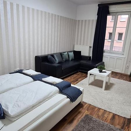 Elegant Apartment In The Hearth Of Budapesta Exterior foto
