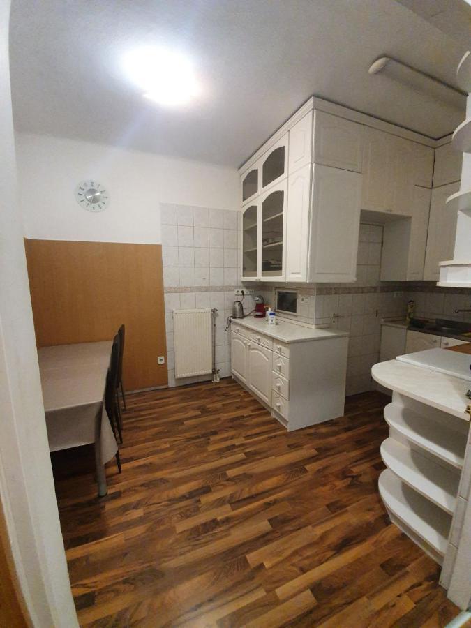 Elegant Apartment In The Hearth Of Budapesta Exterior foto