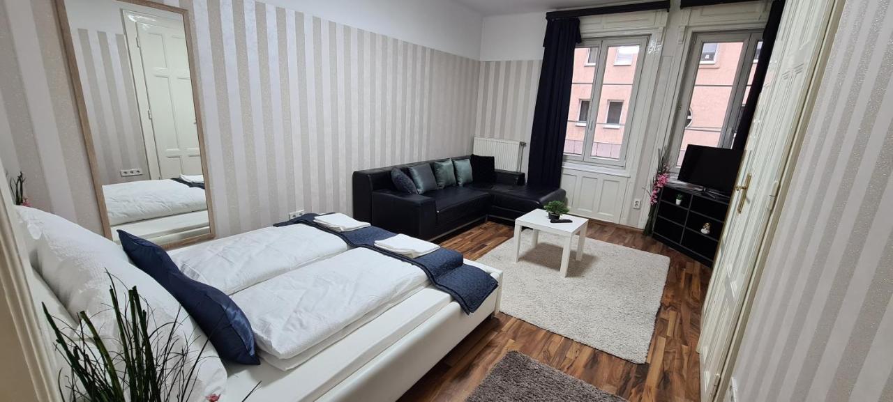 Elegant Apartment In The Hearth Of Budapesta Exterior foto